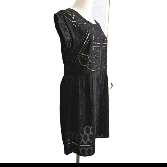ANTHROPOLOGIE LBD Vanessa Virginia Small Embroidered Cutwork Black Eyelet Dress - Picture 3 of 14